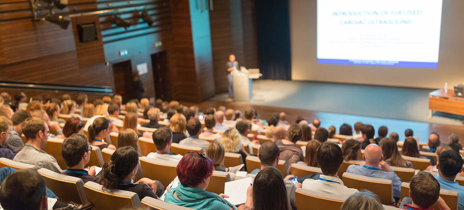 Das Medizinstudium ist beliebt, Ärztinnen und Ärzte sind gesucht. Eine Erhöhung der verfügbaren Studienplätze ist dringend nötig. Bild:  Adobe Stock