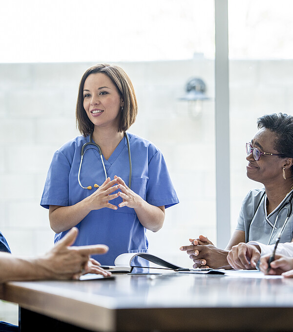 Les responsables de formation mais aussi les médecins en formation peuvent soumettre leurs idées pour la promotion des projets. Photo: ISFM/license standard iStock