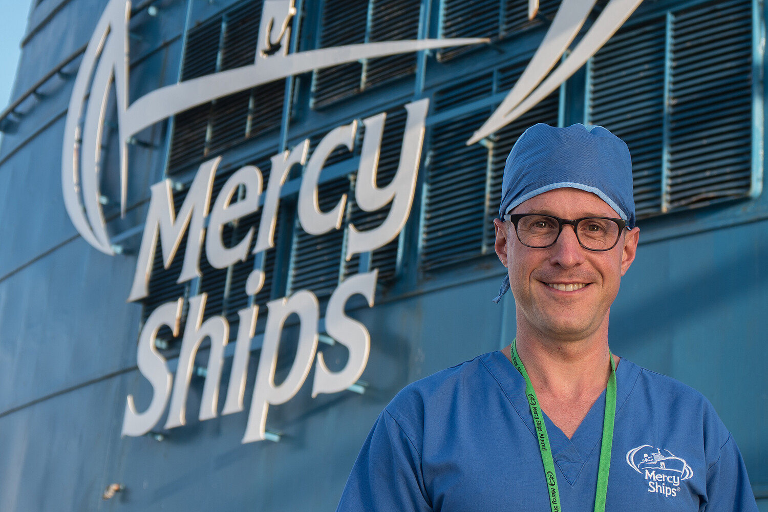 Lors de ses missions sur les navires-hôpitaux de Mercy Ships, le chirurgien Konrad Mende a été très apprécié. Photo: Mercy Ships; Miguel Ottaviano