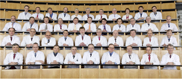 Sept ans après la nomination de Klara Landau, seulement deux des 41 cliniques de l’Hôpital universitaire de Zurich (USZ) étaient dirigées par une femme. Les deux directrices de clinique sont assises au dernier rang. Photo: màd